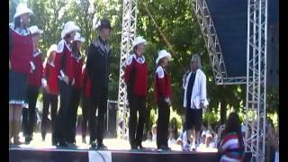 preview picture of video 'Előszállás 3. New City Country Dancers (HUN) 2013. 05. 18.'