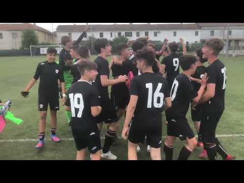 La festa delle Pro Vercelli Under 15 a fine partita