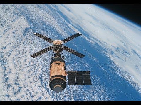 The History of Space Travel: Four Rooms, Earthview