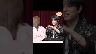 Download lagu Seungmin is the type of person who listens well during fansign 🐶🫠  #seungmin #straykids mp3