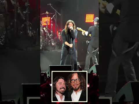 Dave Grohl Sings w/ Audioslave "Show Me How To Live"