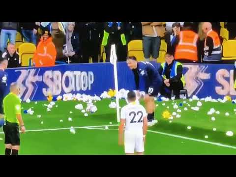 Grealish bombarded by Leeds fans throwing paper at him