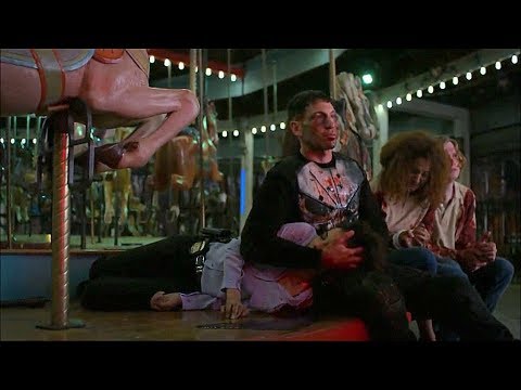 Punisher sostiene a Madani herida en el carrusel - THE PUNISHER 1X13