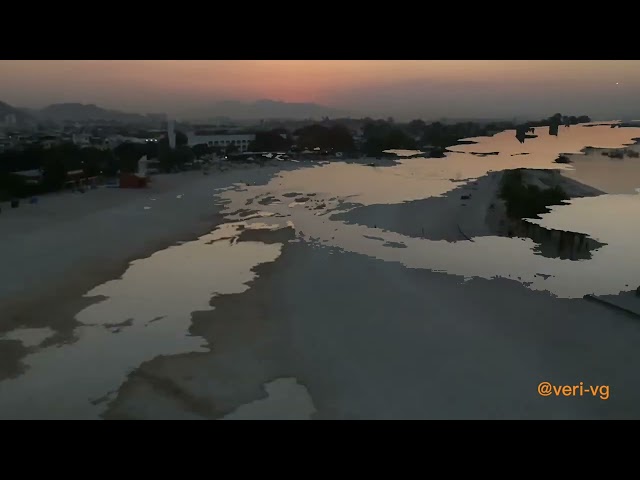 Imagem aérea de drone no processo de limpeza do piscinão de ramos 
