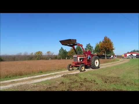 International Farmall 666 tractor for sale | no-reserve Internet auction December 6, 2017