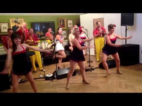 Satin Dollz and Jive Aces perform for lively crowd of Royal Hospital veterans in Chelsea