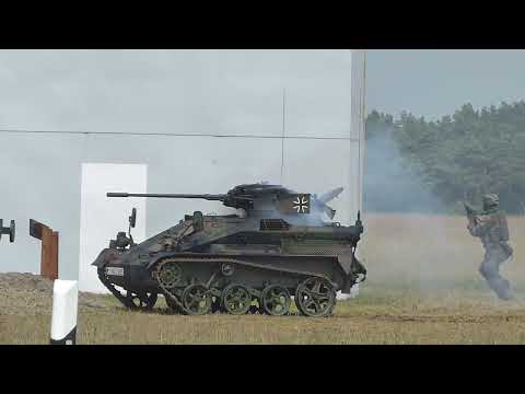 Wiesel 1 mit MK im Einsatz bei den Fallschirmjäger - Tag der Bundeswehr in Faßberg
