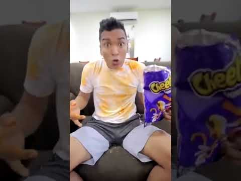 cuando te manchas la camisa y dejas migas en la cama #comedia