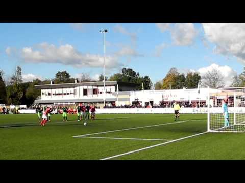 Strafschop Mike van der Kooy tijdens DOVO - Ajax