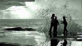 ROBBIE WILLIAMS ~Different~ (Album: &quot;Take the Crown&quot;)