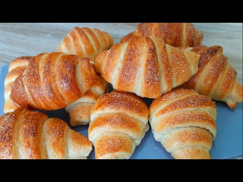 Croissants croustillants à base de pâte feuilletée toute prête. Recette très simple !