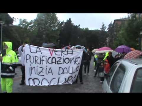 Pisa (Cep) 18.05.13 Corteo dei dipendenti Misericordia contro licenziamenti