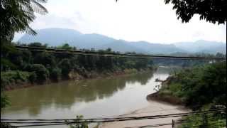 preview picture of video 'Climbing Mout Phousi, Luang Prabang, Laos'