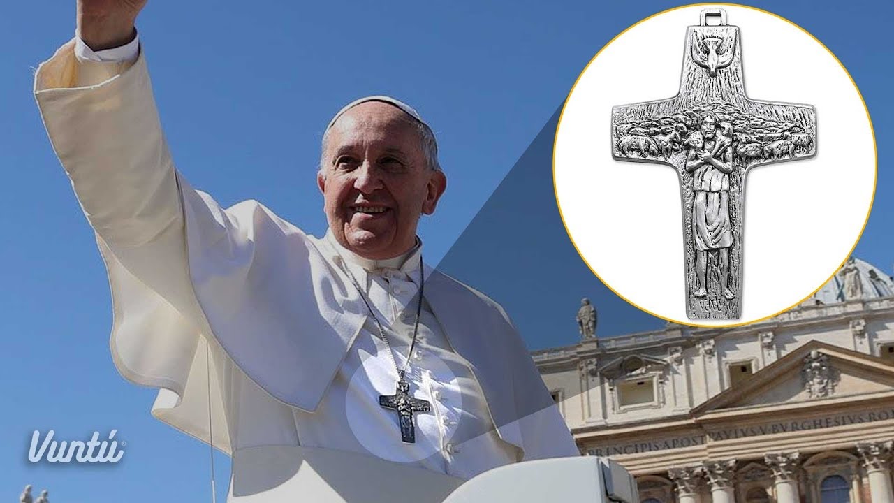 El escalofriante secreto del crucifijo que usa el Papa
