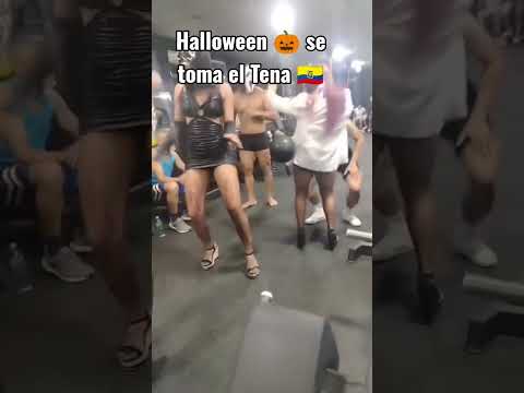 Halloween se toma el Tena 🇪🇨 jaja #viral #humor #comedia #halloween #baile #ecuador #tena #napo #593