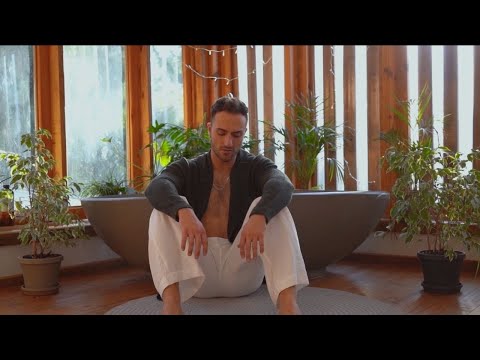 Lee Cole - A Man That Used to Love (Official Music Video)