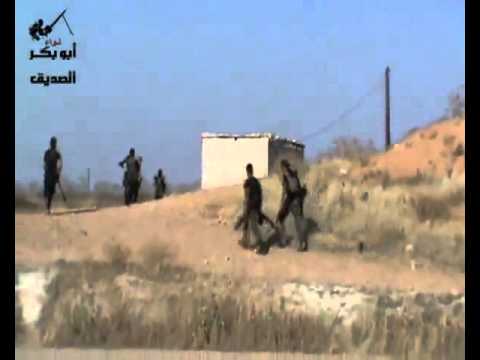 تسلل مقاتلي لواء أبو بكر الصديق باتجاه سور مطار كويرس العسكري لرصد واستهداف تحركات عناصر قوات النظام داخل المطار