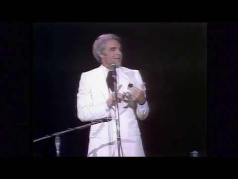 Steve Martin Mentions Muppets on Stage