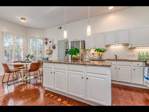 Beautiful + Move-In Ready Home in Thornhill!