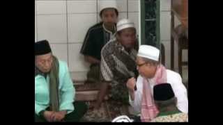 preview picture of video 'Wafat Bu Haji (Istri Sesepuh Ponpes Baitul Hikmah Haurkuning Tasikmalaya).mp4'