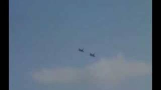 preview picture of video 'Two-Ship F-16 Flyby During USAF Graduation Ceremony at Lackland AFB'