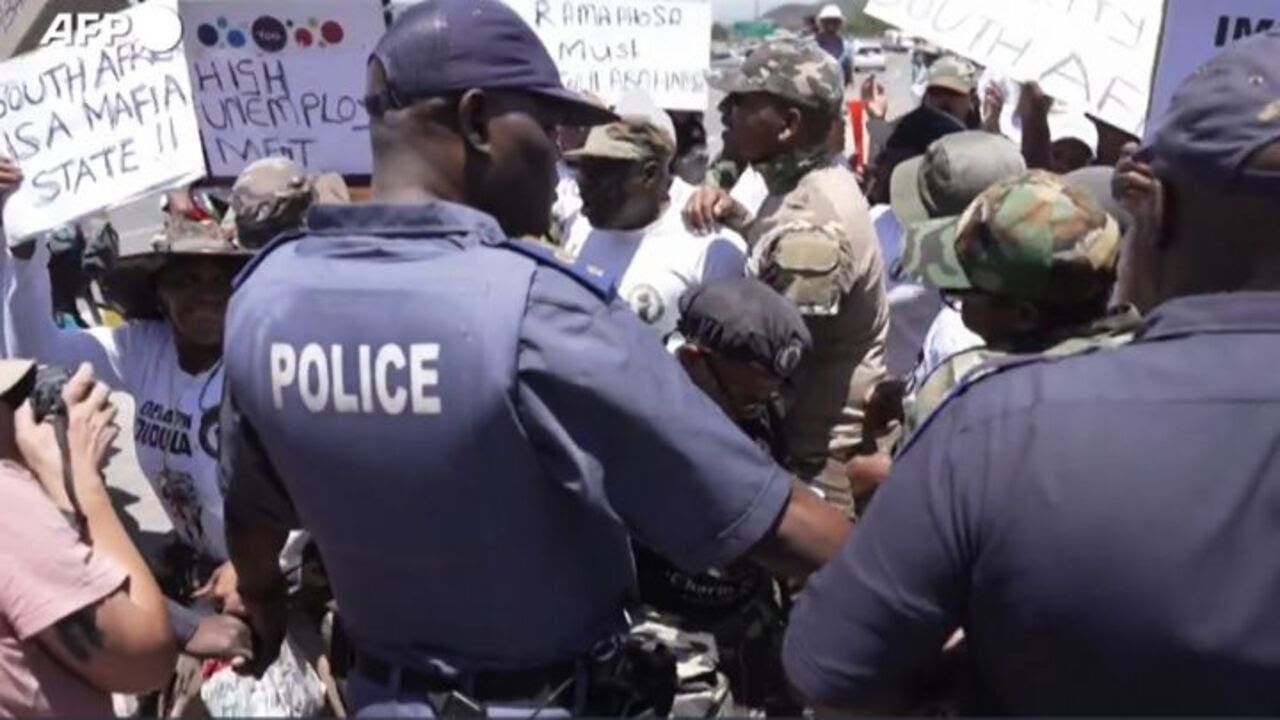 G20 a Johannesburg, manifestanti respinti dalla polizia