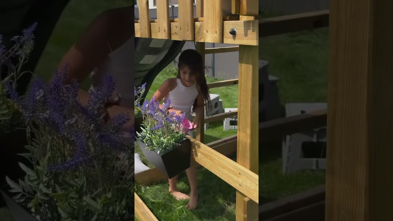 PLUS Play lekställning inkl. gungställning, gråsvart rutschkana och gråsvarta gungor