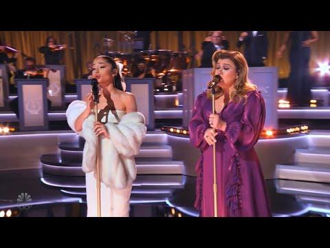 Kelly Clarkson & Ariana Grande - Santa, Can’t You Hear Me - Christmas Radio