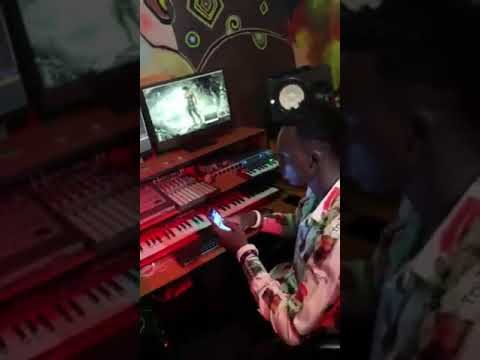 Give it Selecta magok ft Alijoma, single Dee, Bob Dizzy and Maccobwoy