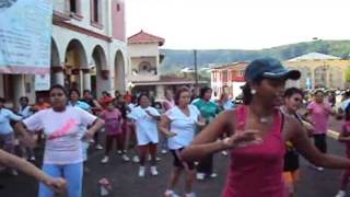preview picture of video 'Dirección Municipal del Deporte / Zumba Fitness Familiar en Santiago Tuxtla Gratis'