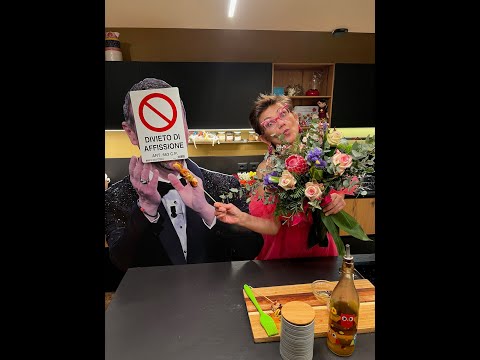 Spiedini di gamberi con crema all’aglio nero