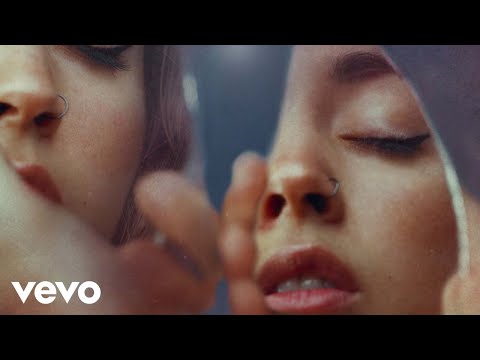 Viva Suecia, Leiva - Justo Cuando El Mundo Apriete (Lyric Video)