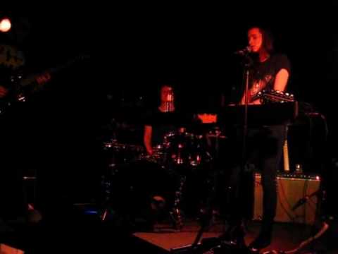Holly Miranda - Everytime I Go To Sleep (Cafe Du Nord 3/9/10)