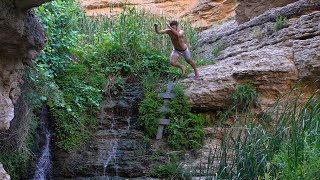 preview picture of video 'Cliff jumping in hidden waterfalls! (Grand Canyon)'