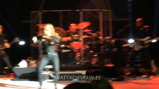 Anastacia: Back in black, The other side of crazy, Sweet child of mine (Resurrection Tour)