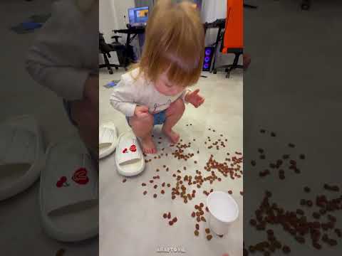 AAAAAAAAAAAAAAA cat mode and very cute baby&hearts;️🐈😱