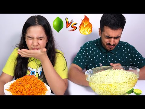 تحدي الأكل الحار 🔥 ضد الحامض 🍋 النودلز الكوري الحار  ضد الاندومي الحامض بالليمون المركز