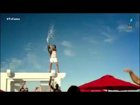 MC G15 apresenta namorada grávida, musa do hit Deu Onda