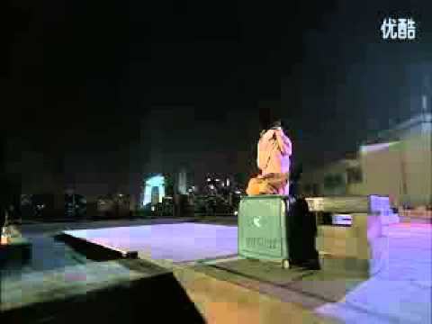 BEE BRONX IN CHINA WITH SONG TITLE (DIDA)