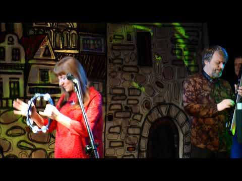 Agata RYMAROWICZ z zespołem w piosence pt."Barwinek" Terepaczków 2018 w Paczkowie.