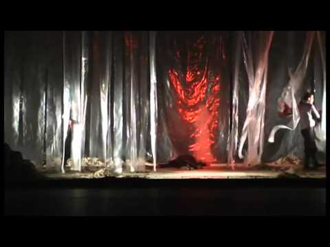 LAERT VASILI SJELL NE SKENE “KUSH E SOLLI DORUNTINEN” TE SHKRIMTARIT ISMAIL KADARE LAJM