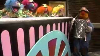 Classic Sesame Street - Bruno and the Trashmen sing &quot;The Trash Can&quot;