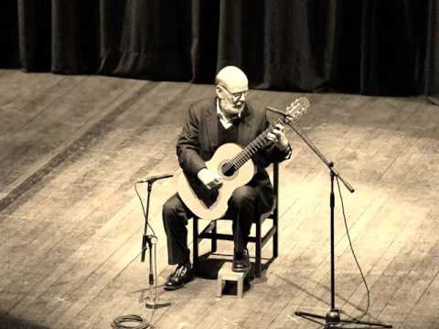 Bernardo García-Huidobro tocando La Cançons del Carrer de Enric Morera