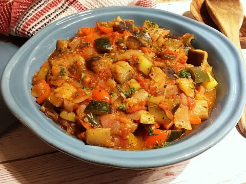 Pisto Manchego Recipe 🍆🧅🥒 • The Spanish version of Ratatouille 😍 - Episode 548