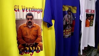 Migrantes venezolanos en Perú venden camisetas con la imagen del presidente Maduro detenido