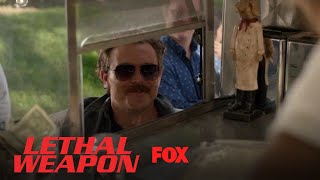 Extrait | Riggs Stops By His Ex-Girlfriend's Business [VO]