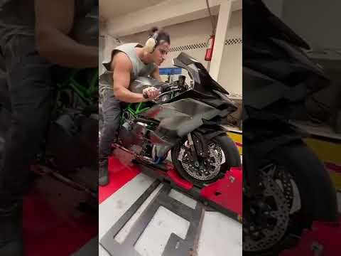 "KTM Duke 1290 vs Kawasaki Ninja H2R 🔥 Ultimate Superbike Showdown!"