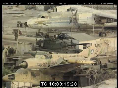 Somalia - Looters raid Mogadishu Airport after Pakistani United Nations troops withdraw to seaport