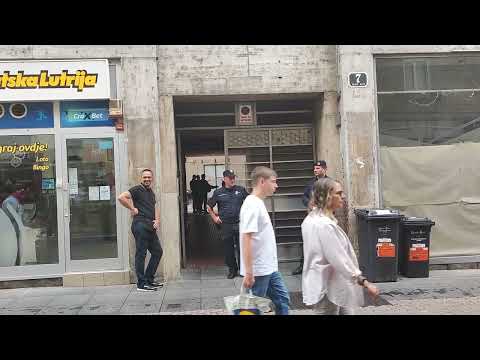 Policija čuva sjedište Milorada Pupovca u Zagrebu...