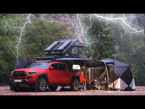 Berkemah di Tengah Hujan dengan Truk Kemah Baru